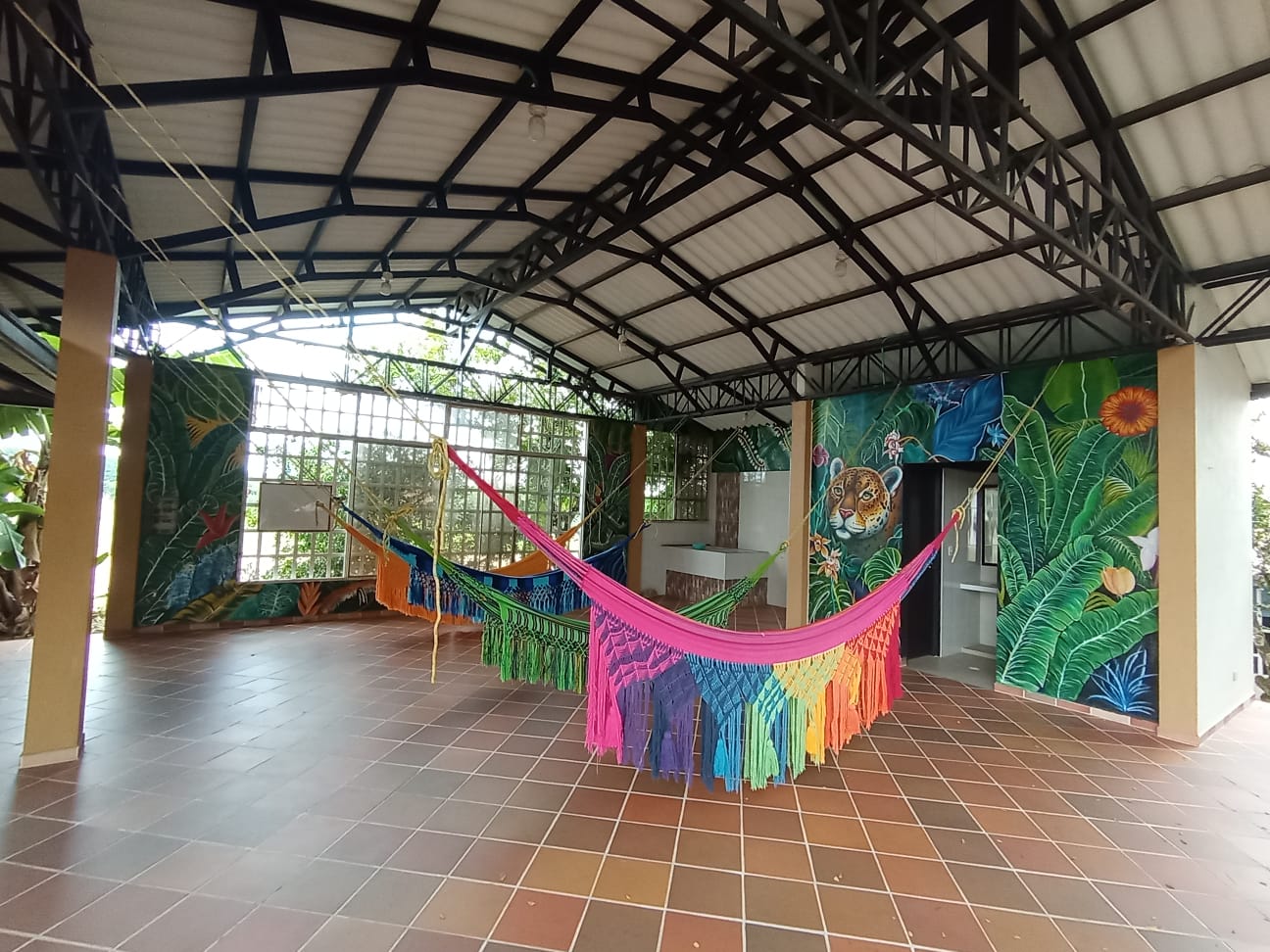 En el hotel los lagos centro vacacional contamos con un grandioso en donde podras descansar luego de una tarde agitada en donde tenemos hamacas y chinchorros a la disposicion de nuestros visitantes.